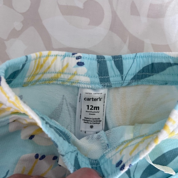 🌻3/25$ Lot of 3 pairs of baby girl shorts - 12 months Carters - Picture 2 of 7